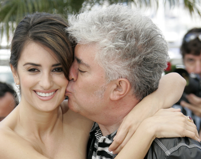 Režisér Pedro Almodóvar a herečka Penélope Cruz.