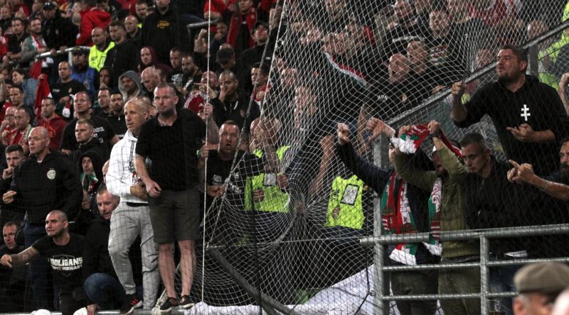 Fotbalisté Slovenska a Maďarska musejí hrát o ME bez diváků.