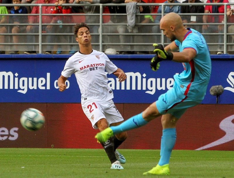 Vaclík dostal tři fíky, Sevilla překvapivě padla.