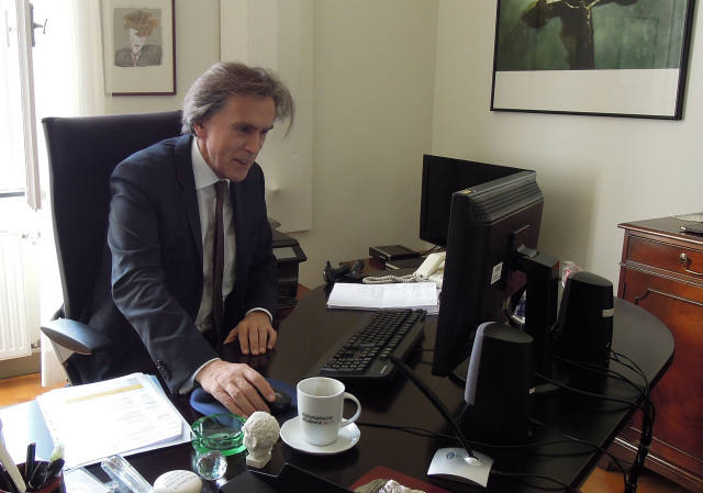 Ředitel Diplomatické akademie ve Vídni a bývalý velvyslanec v Británii a Rusku Emil Brix. 