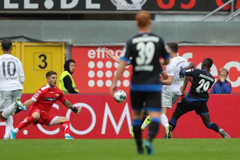 Fotbalisté Bayernu Mnichov v šestém kole německé ligy zvítězili na hřišti nováčka Paderbornu.