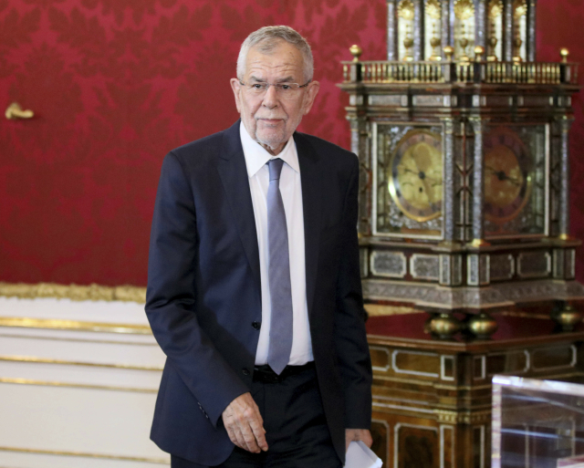Alexander Van der Bellen.