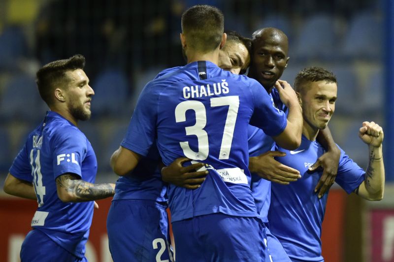 Fotbalisté Liberce slaví gól do sítě Budějovic.