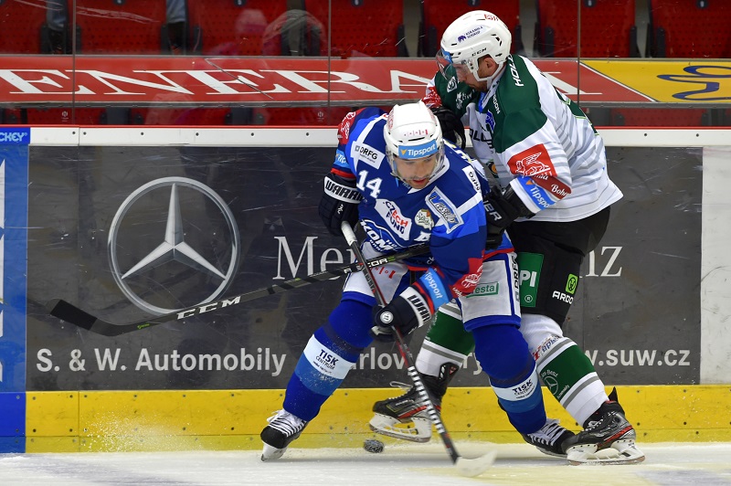 Hokejisté Komety Brno vyhráli v dohrávce 6. kola extraligy na ledě Karlových Varů.