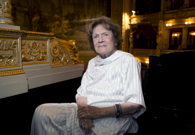 Vlasta Chramostová. 