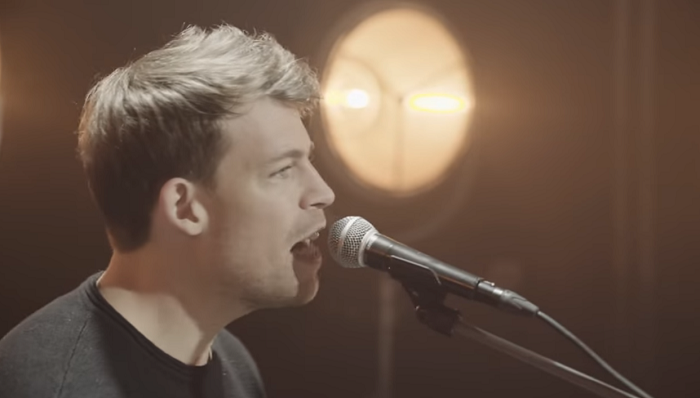 Jonah Nilsson ze skupiny Dirty Loops.