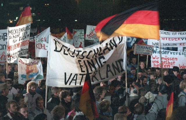 Demonstranti v Lipsku v roce 1989.
