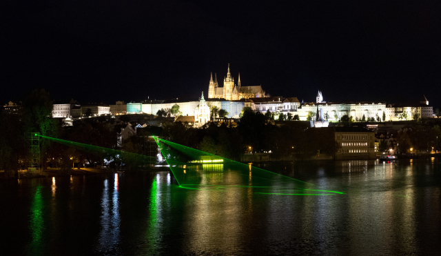 Světelná show Intensive reflections on modernity od Jakuba Peška při generální zkoušce sedmého ročníku festivalu světla Signal.