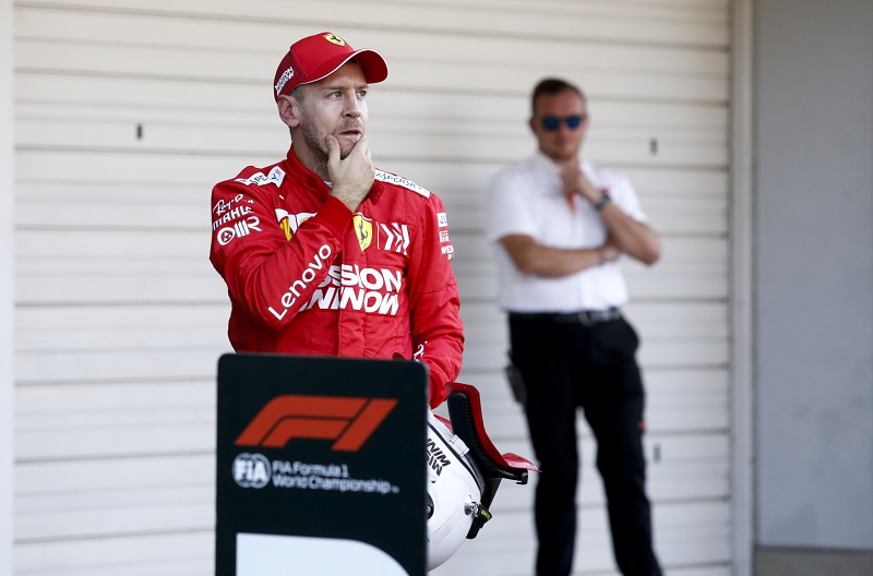 Vettel nechápe význam selfie. Výjimku udělal s Merkelovou.