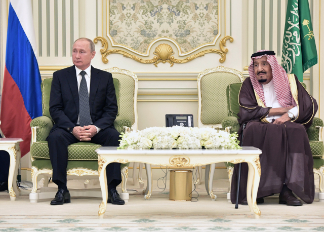 Vladimir Putin a saúdský král Salmán.