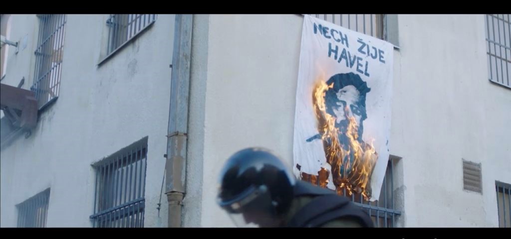 Snímek z filmu Amnestie.