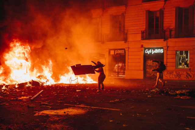 Barcelona: Plno zraněných. Páteční protesty se zvrhly.