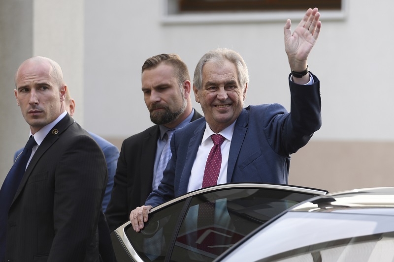 Miloš Zeman bude tradičně předávat státní ocenění.