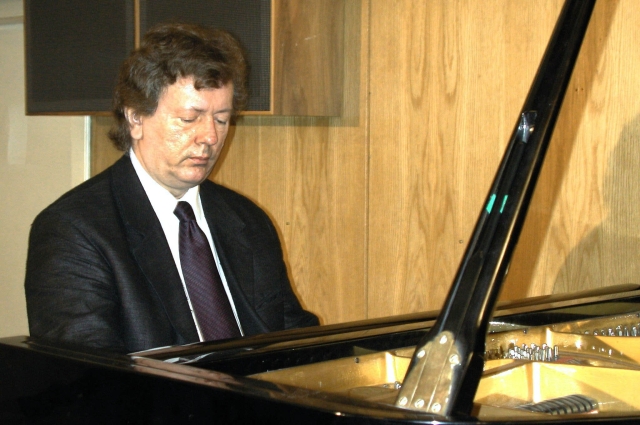 Klavírista Marian Lapšanský.