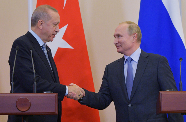 Turecký prezident Erdogan (vlevo) a ruský prezident Vladimir Putin.