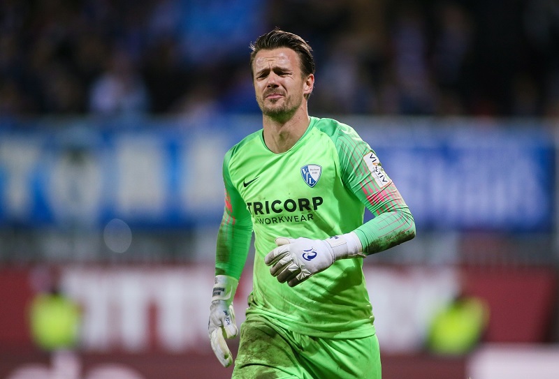 Fotbalista se rozcvičoval, přitom zavinil penaltu.