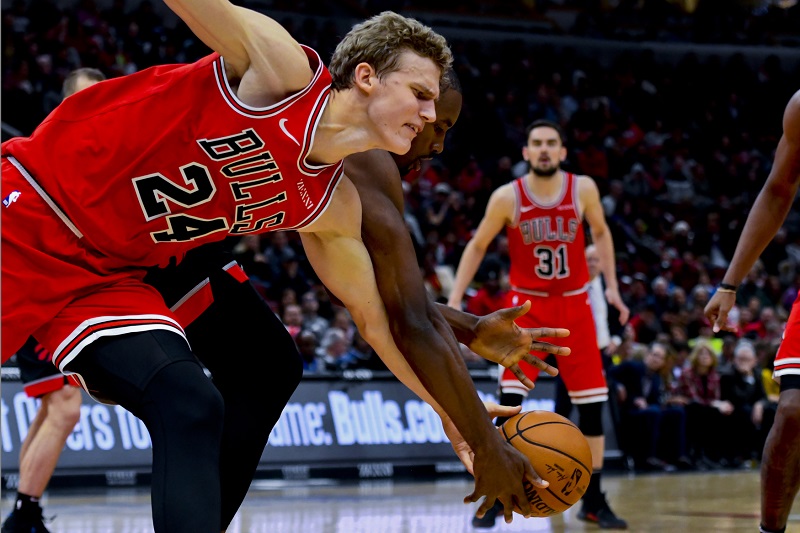 Basketbalisté Chicaga v NBA prohráli doma s obhájcem titulu Torontem.