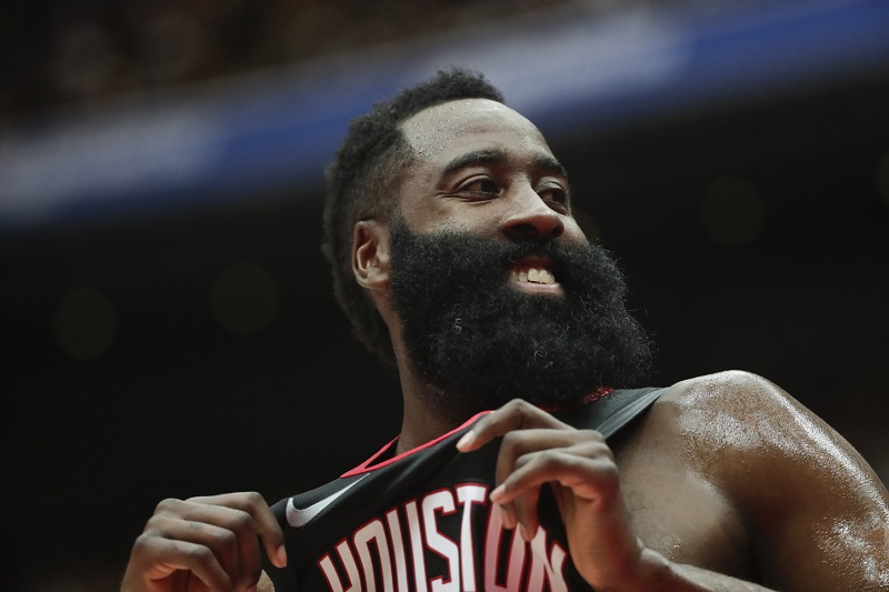 Karma funguje. Frustrovaná hvězda NBA dostala pořádně do nosu.