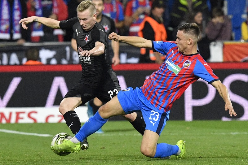 ŽIVĚ: Tribuny bouří, Viktoriáni tlak nevyužili. Slavia udeřila.