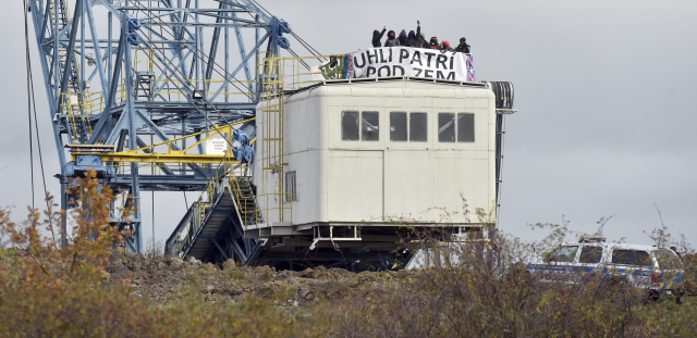 Aktivisté pokračují v protestu.
