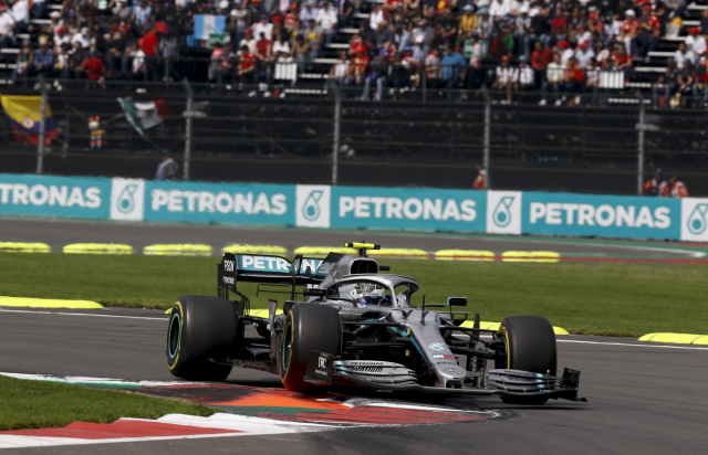 Valtteri Bottas ve svém monopostu.