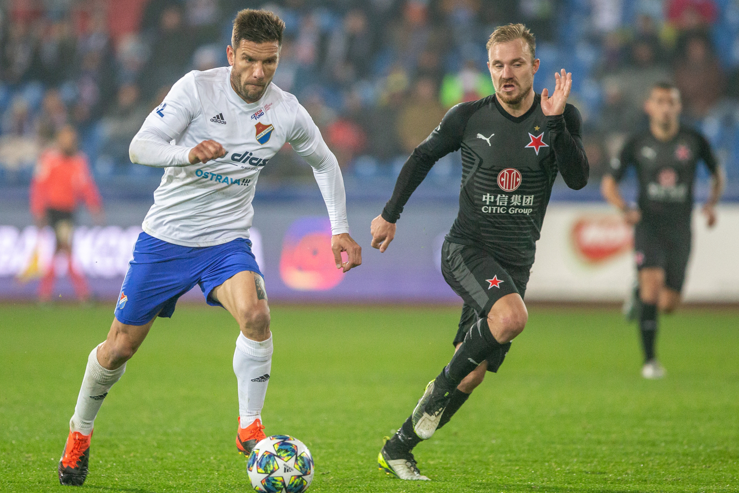 Pohárové utkání mezi Baníkem Ostrava a Slavií Praha.