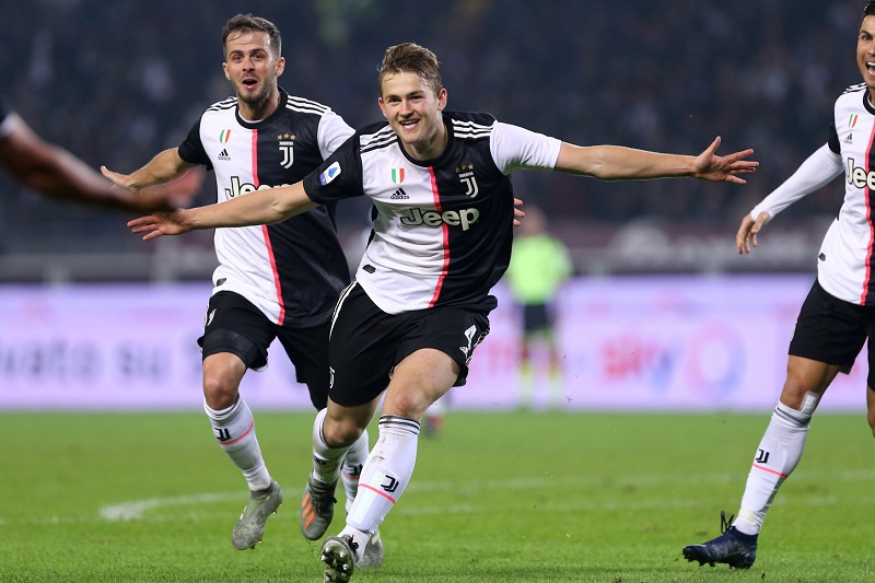 Posila Juventusu čaruje: dvacet minut trápení, pak Matthijs de Ligt rozhodl.