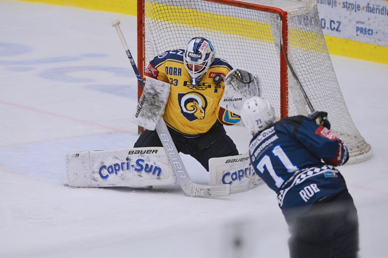 Hokejisté Plzně vyhráli v 17. kole extraligy ve Zlíně 2:1 a potřetí za sebou naplno bodovali. Hokejisté Plzně vyhráli v 17. kole extraligy ve Zlíně 2:1 a potřetí za sebou naplno bodovali.