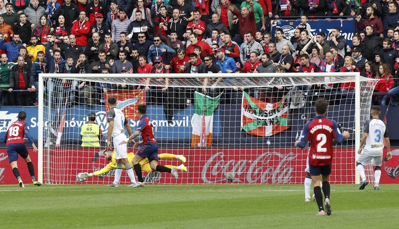 Osasuna Pamplona porazila v gólové přestřelce Alavés.
