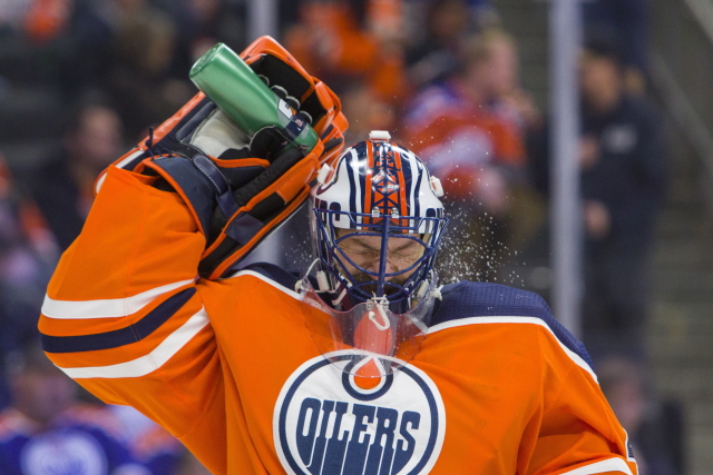 Brankář Edmontonu Mike Smith.