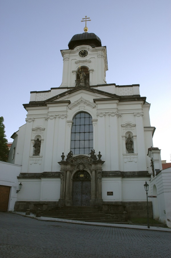Vojenský kostel sv. Jana Nepomuckého v Praze, kde proběhne zahájení festivalu Brikius. 