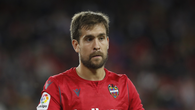 Brankář Levante Aitor Fernández. 