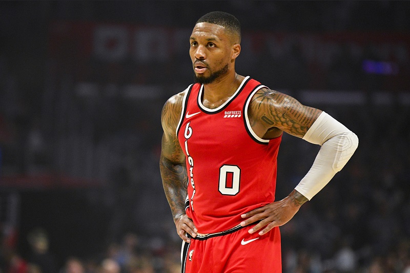 Damian Lillard z Portlandu dosáhl jako první basketbalista v této sezoně NBA na metu 60 bodů, ale na vítězství nad Brooklynem to nestačilo. Domácí podlehli 115:119. Střeleckou formu prokázal také D'Angelo Russell, který dal 52 bodů, s týmem Golden State však rovněž neuspěl. 