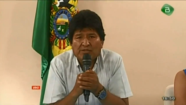 Bolivijský prezident Evo Morales oznamuje rezignaci.