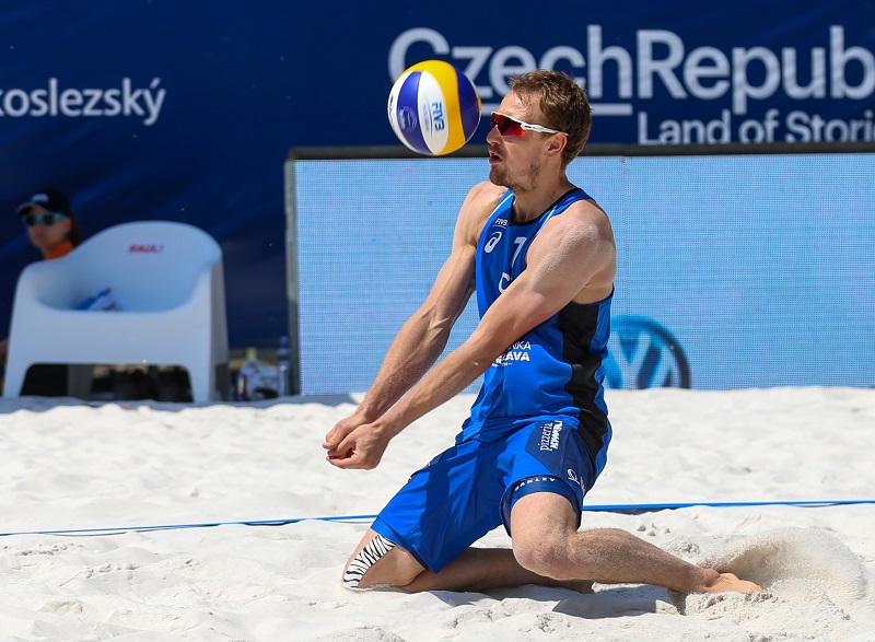 Beachvolejbalisté Ondřej Perušič a David Schweiner se rozloučili se sezonou pátým místem na čtyřhvězdičkovém turnaji Světového okruhu v Mexiku. 