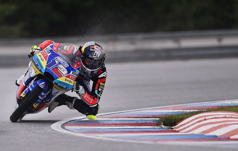 Filip Salač na závěr své první kompletní sezony mistrovství světa silničních motocyklů zaznamenal ve Velké ceně Valencie životní páté místo.