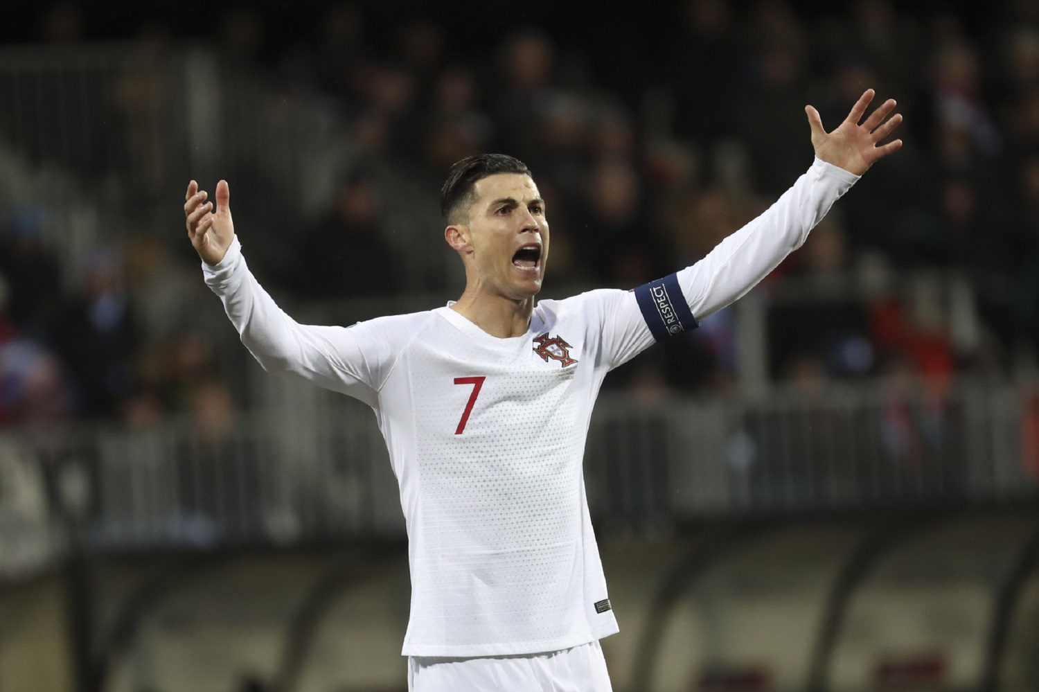Portugalští fotbalisté si výhrou 2:0 v Lucembursku jako sedmnáctý tým zajistili účast na Euru 2020. 