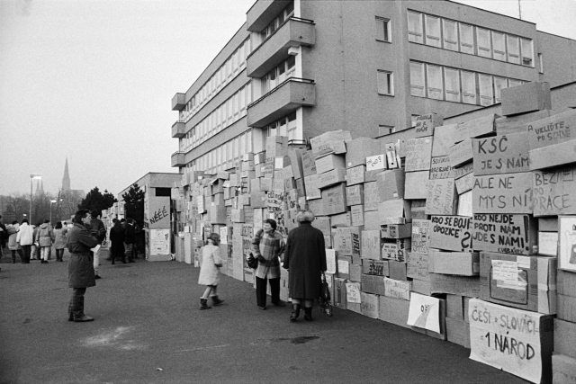 Protestní zeď v Olomouci 1989.