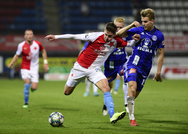 Zleva Lukáš Masopust ze Slavie a Ondřej Zmrzlý z Olomouce.