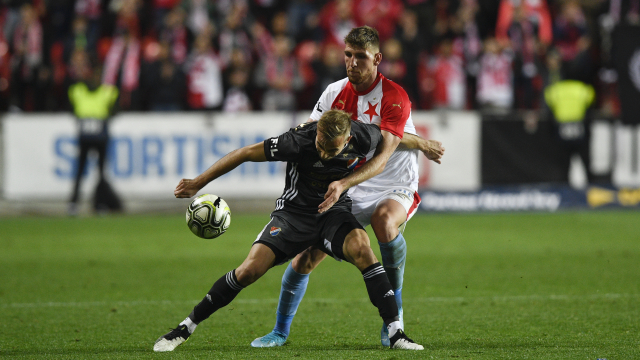 Zleva Nemanja Kuzmanovič z Baníku a Ladislav Takács ze Slavie.