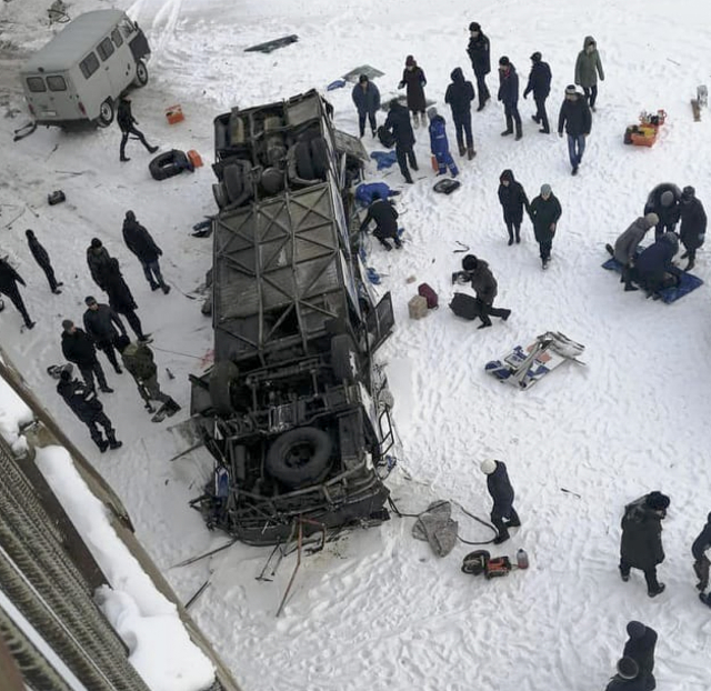 Při nehodě autobusu na ruském Dálném východě zemřelo několik lidí.