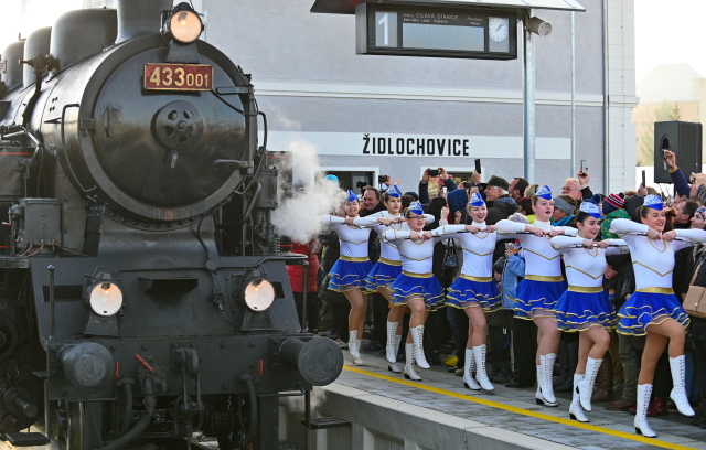 Mažoretky vystoupily 8. prosince 2019 během slavnostního otevření vlakového terminálu v Židlochovicích u Brna.