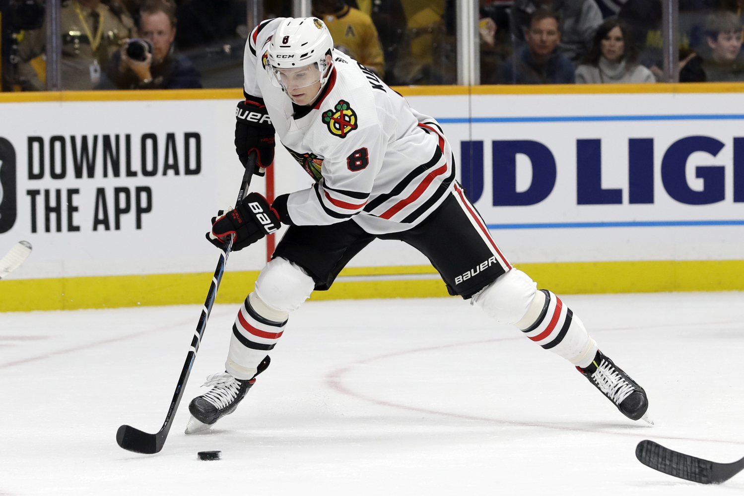 Dominik Kubalík v dresu Chicago Blackhawks.