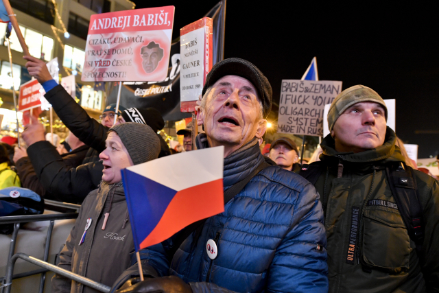 Demonstranti na Václavském náměstí.