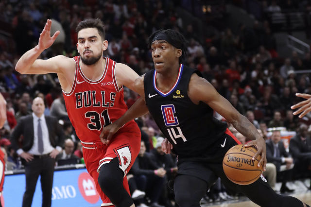 Tomáš Satoranský (vlevo) v utkání proti LA Clippers.