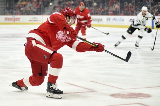 Český útočník v Filip Zadina v utkání proti Los Angeles.