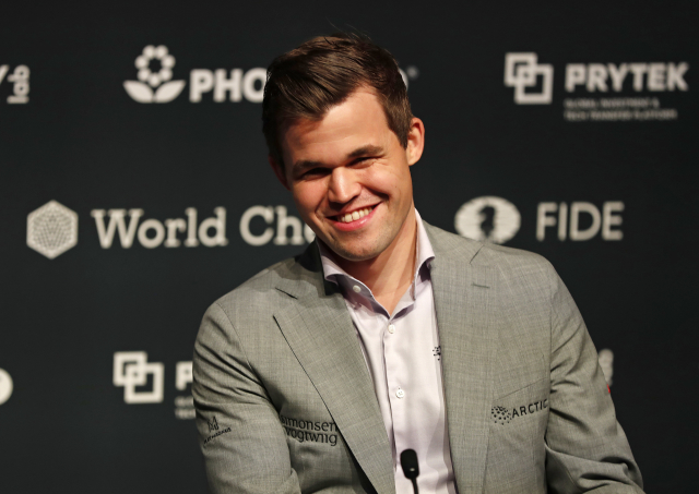 Šachový velmist Carlsen je králem virtuální fotbalové ligy.