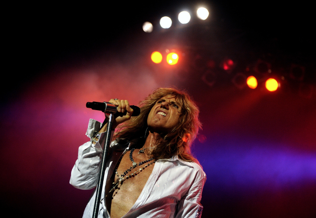 Zpěvák David Coverdale.