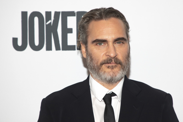 Představitel Jokera Joaquin Phoenix.