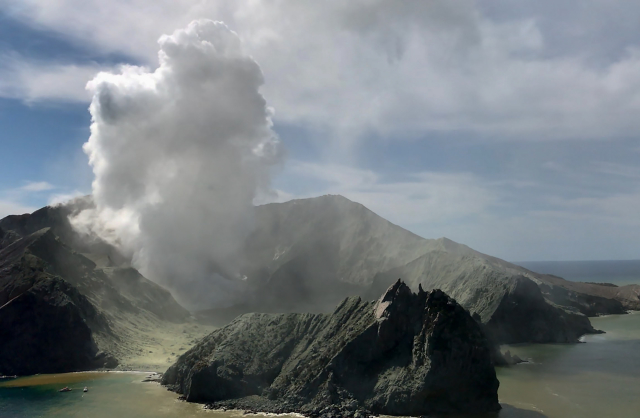 Sopka na ostrově White Island. 